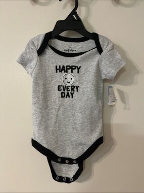 NWT 6-9 M duck.duck goose Gray "Happy Every Day" Baby Bodysuit with Black Trim